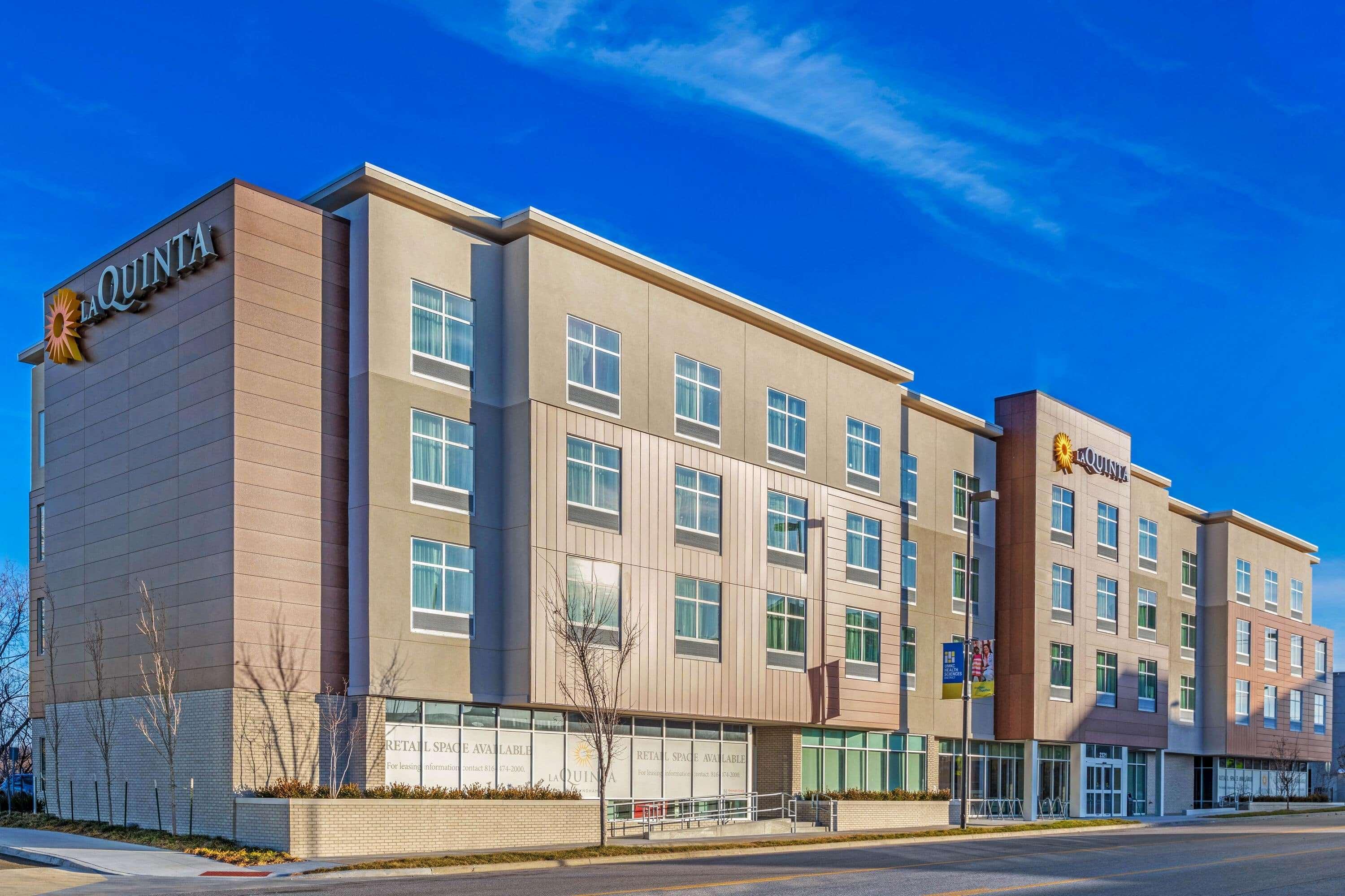 La Quinta Inn & Suites By Wyndham Kansas City Beacon Hill Exterior foto