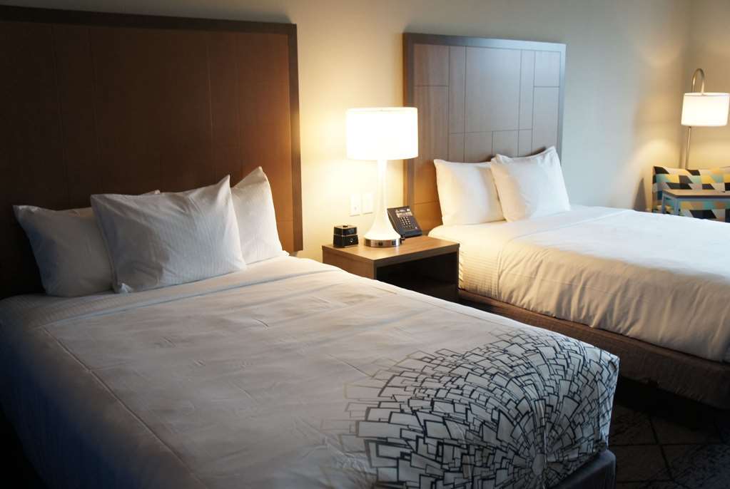 La Quinta Inn & Suites By Wyndham Kansas City Beacon Hill Quarto foto