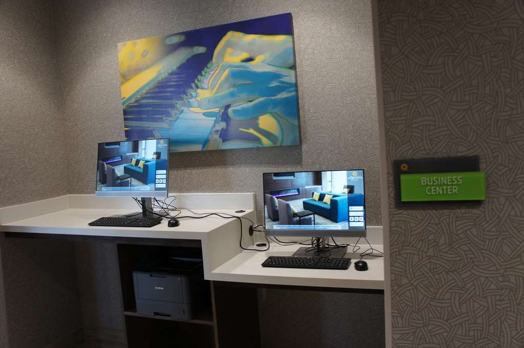 La Quinta Inn & Suites By Wyndham Kansas City Beacon Hill Facilidades foto